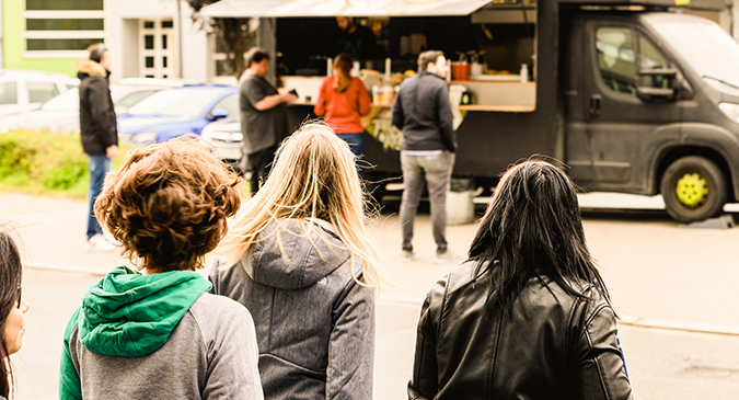 Mittags beim Foodtruck