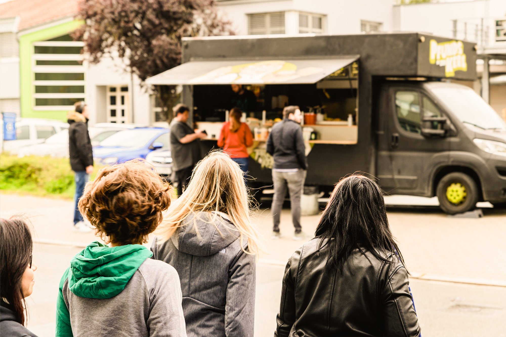 Mittags beim Foodtruck