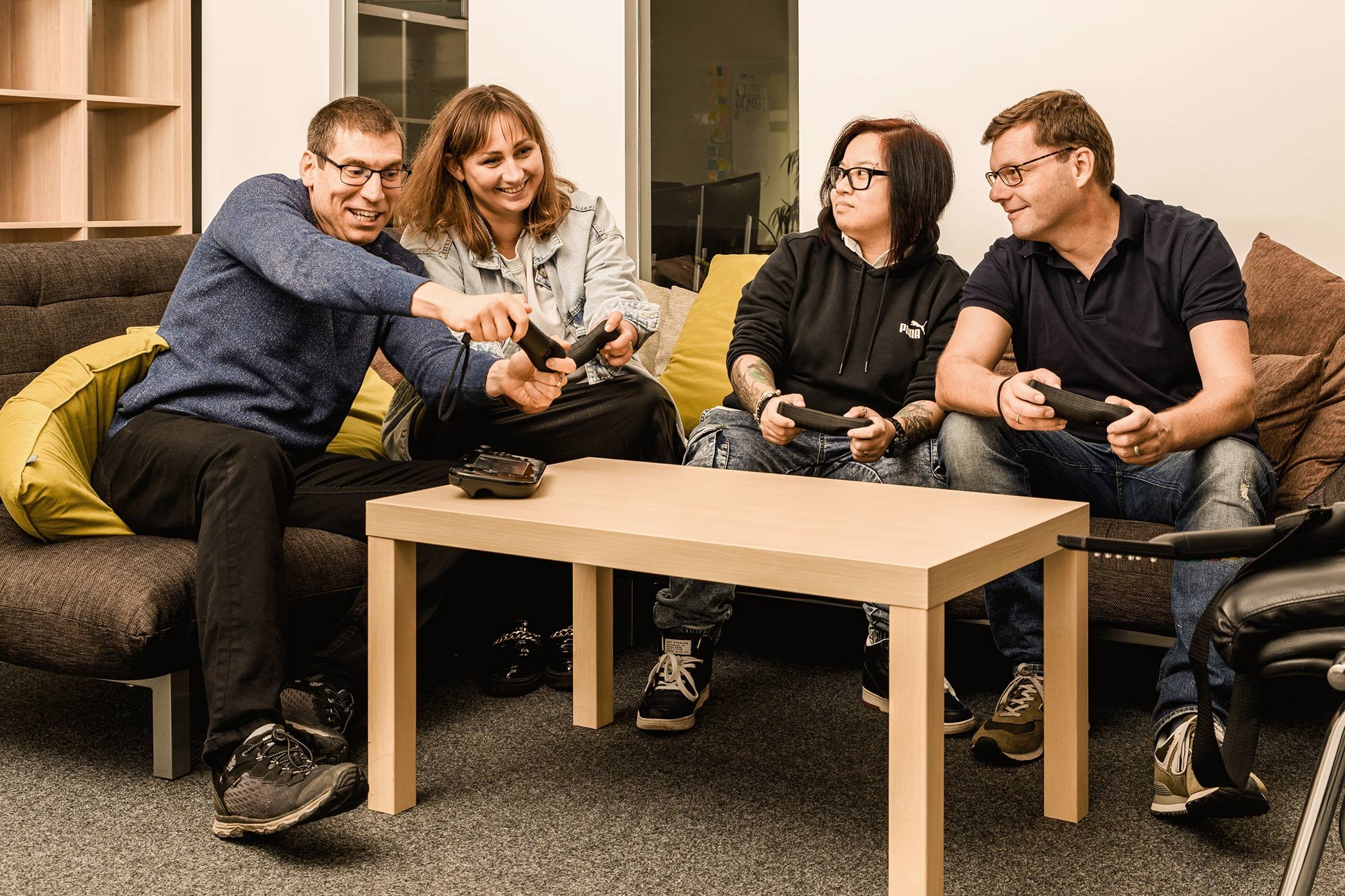 Gruppe spielt Video Games
