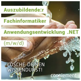 Haende fangen Wasserstrahl auf